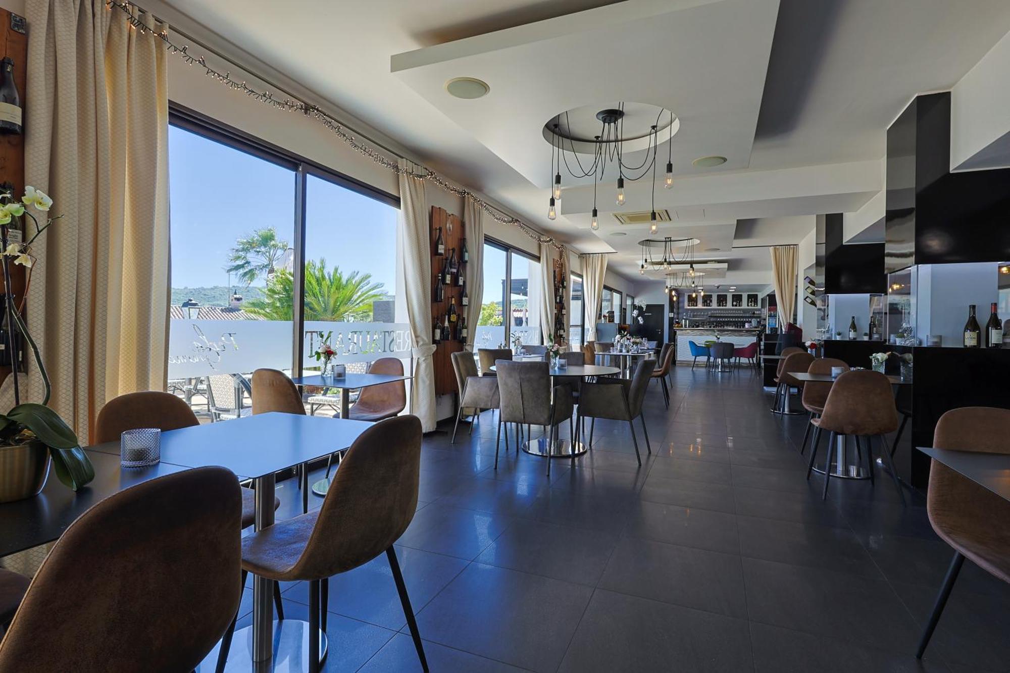 Hotel & Restaurant Perla Riviera Villeneuve-Loubet Exterior photo